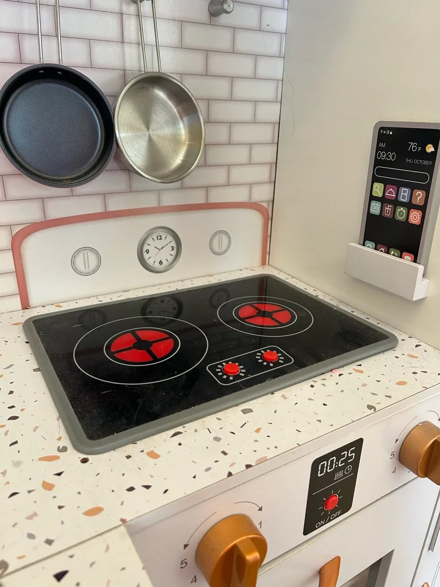 Toy kitchen - Image 4