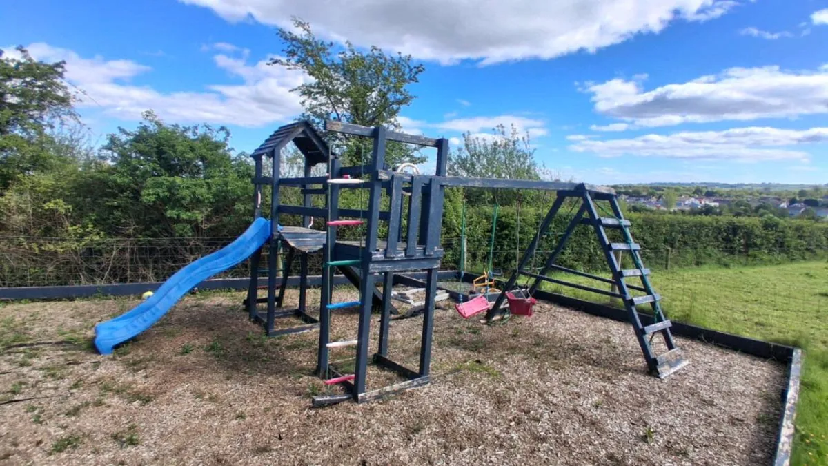 Jungle gym - Image 1