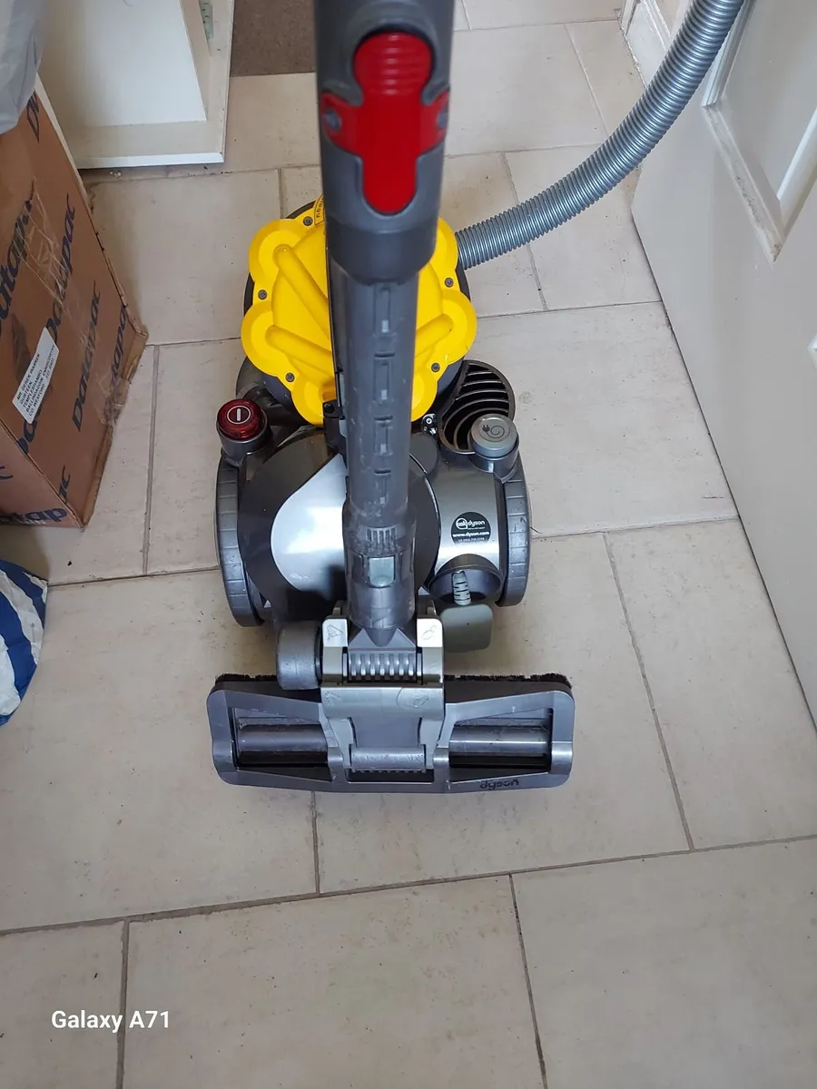 DYSON DC19 T Multifloor Vacuum Cleaner - Image 1