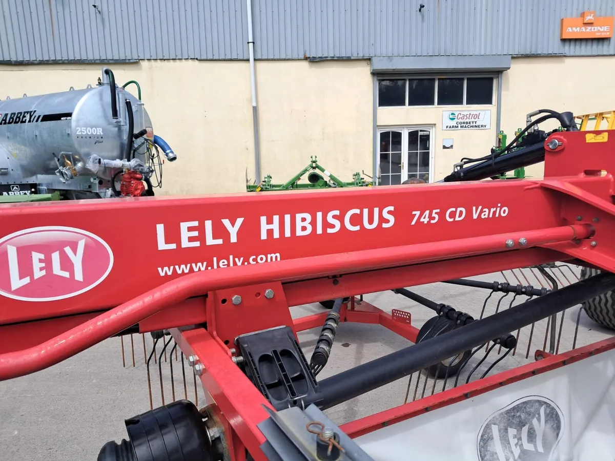 Lely 745 Twin Rotor Rake - Image 4