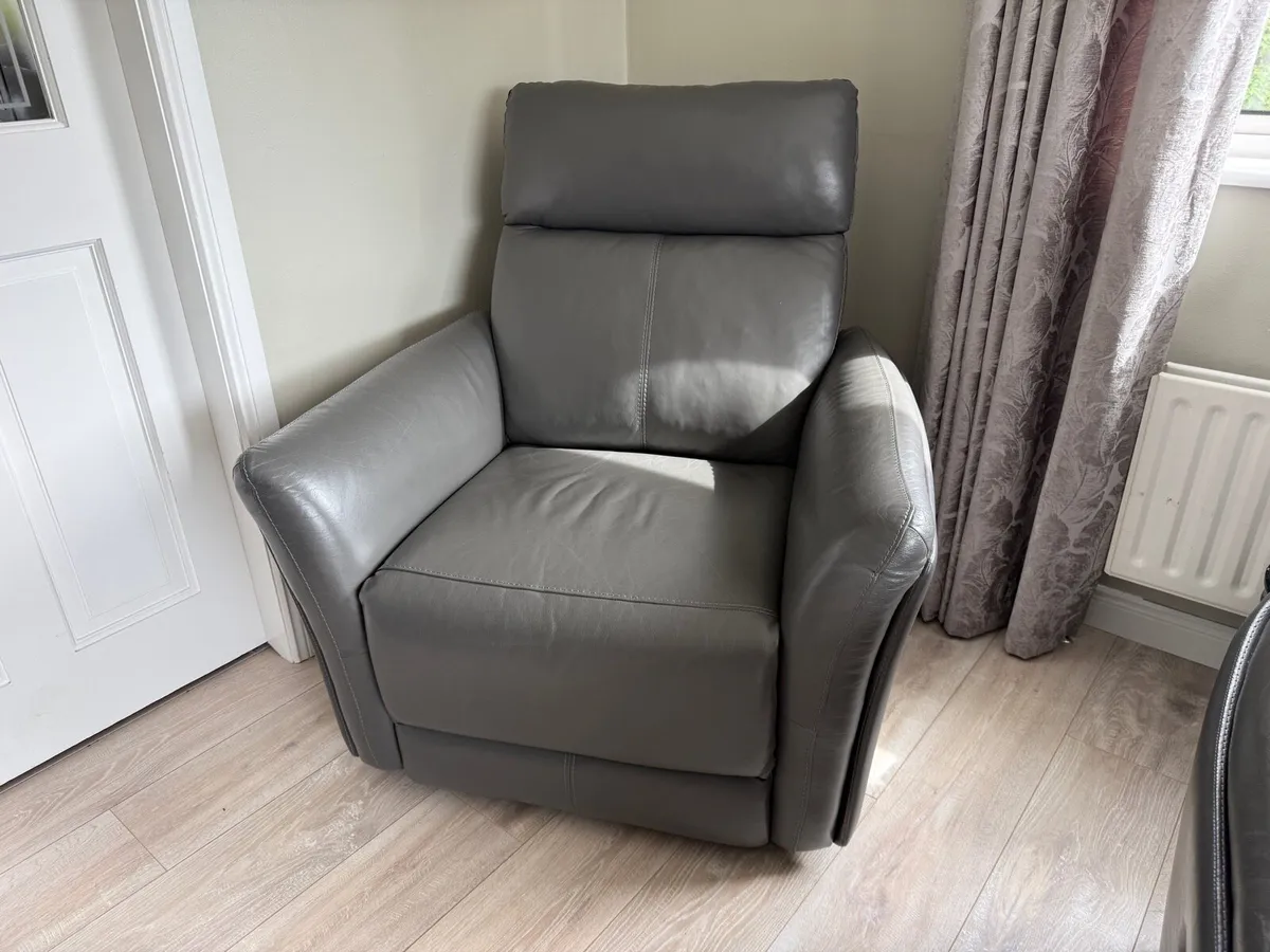 Leather recliner suite - Image 3
