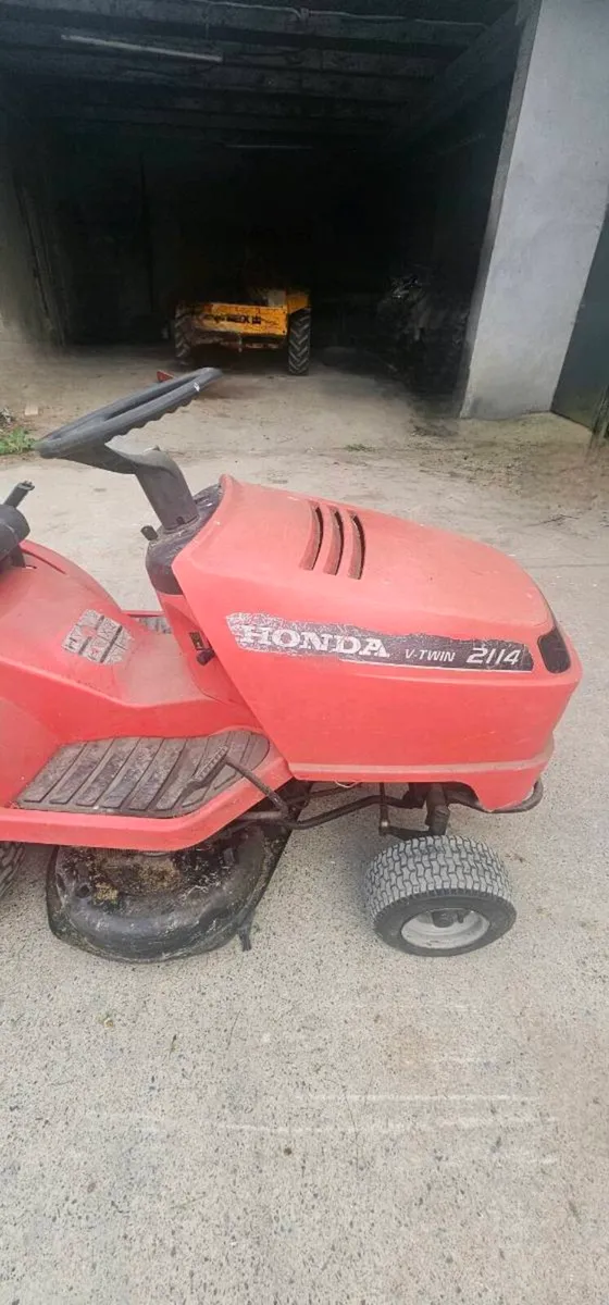 Ride on lawn movers - Image 1