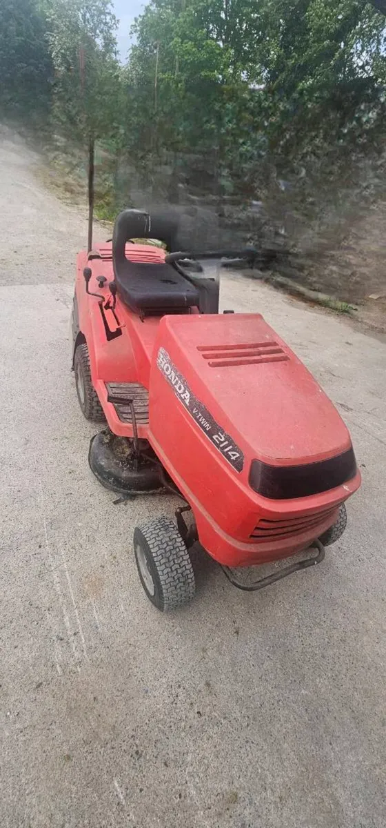 Ride on lawn movers - Image 2