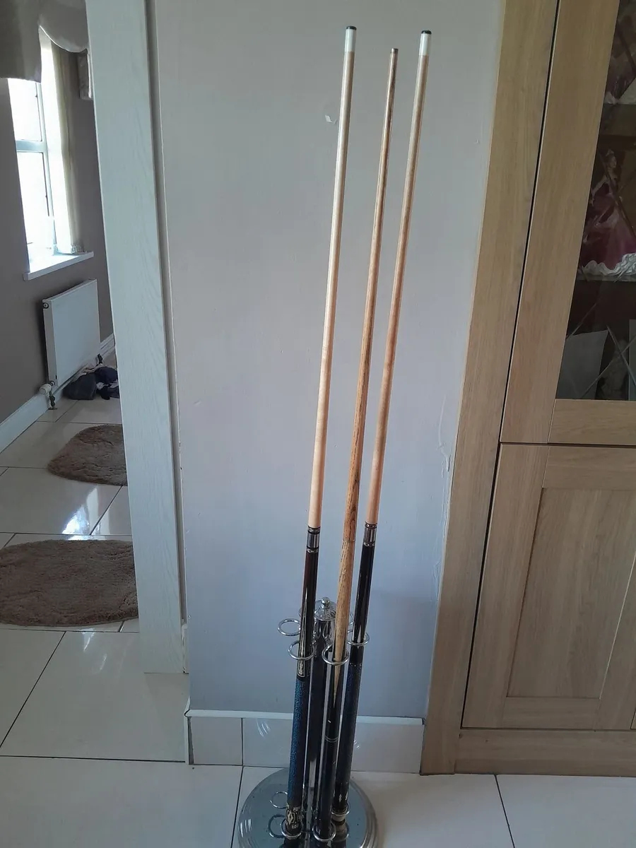 Pool cues - Image 1