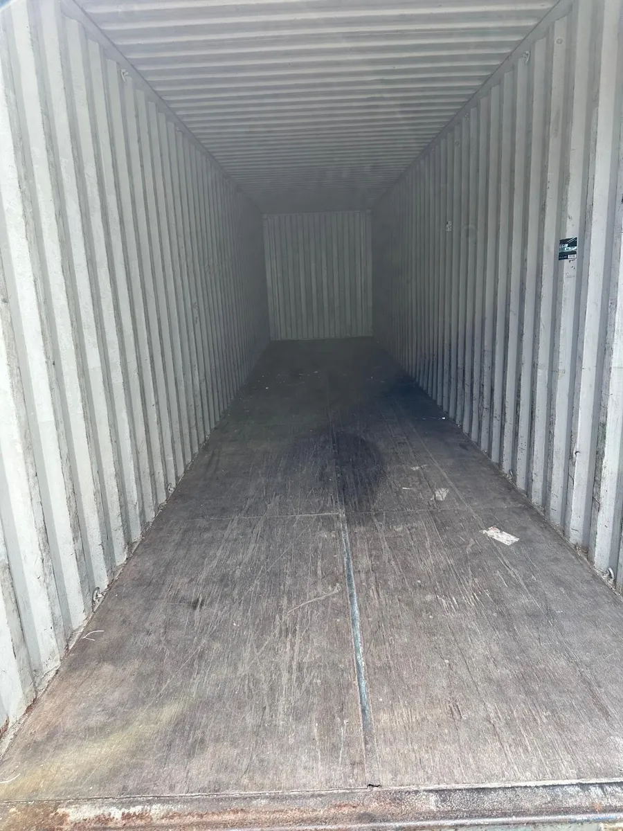 40 ft shipping container - Image 1
