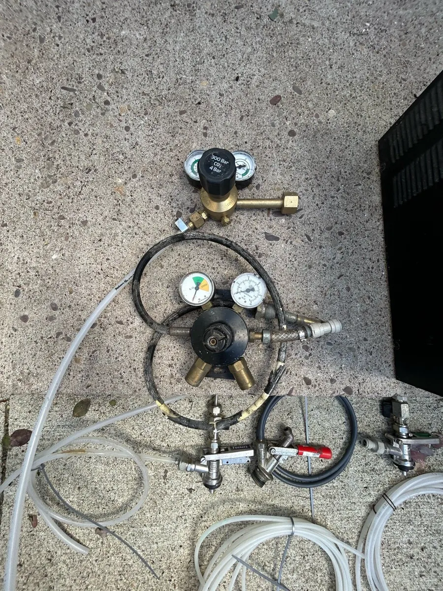 Bar cooler, lines, taps and regulators - Image 2
