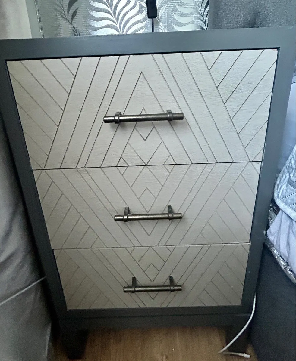 2 x bedside table - Image 1