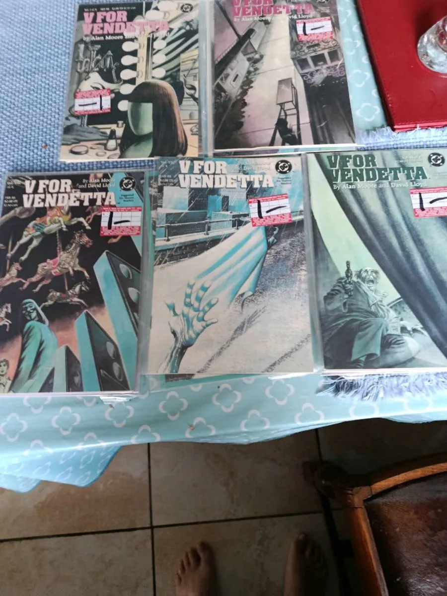 V for vendetta full set. - Image 1