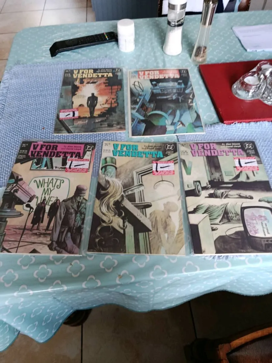 V for vendetta full set. - Image 2