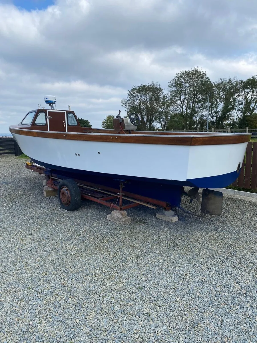 Fishing boat - Image 1
