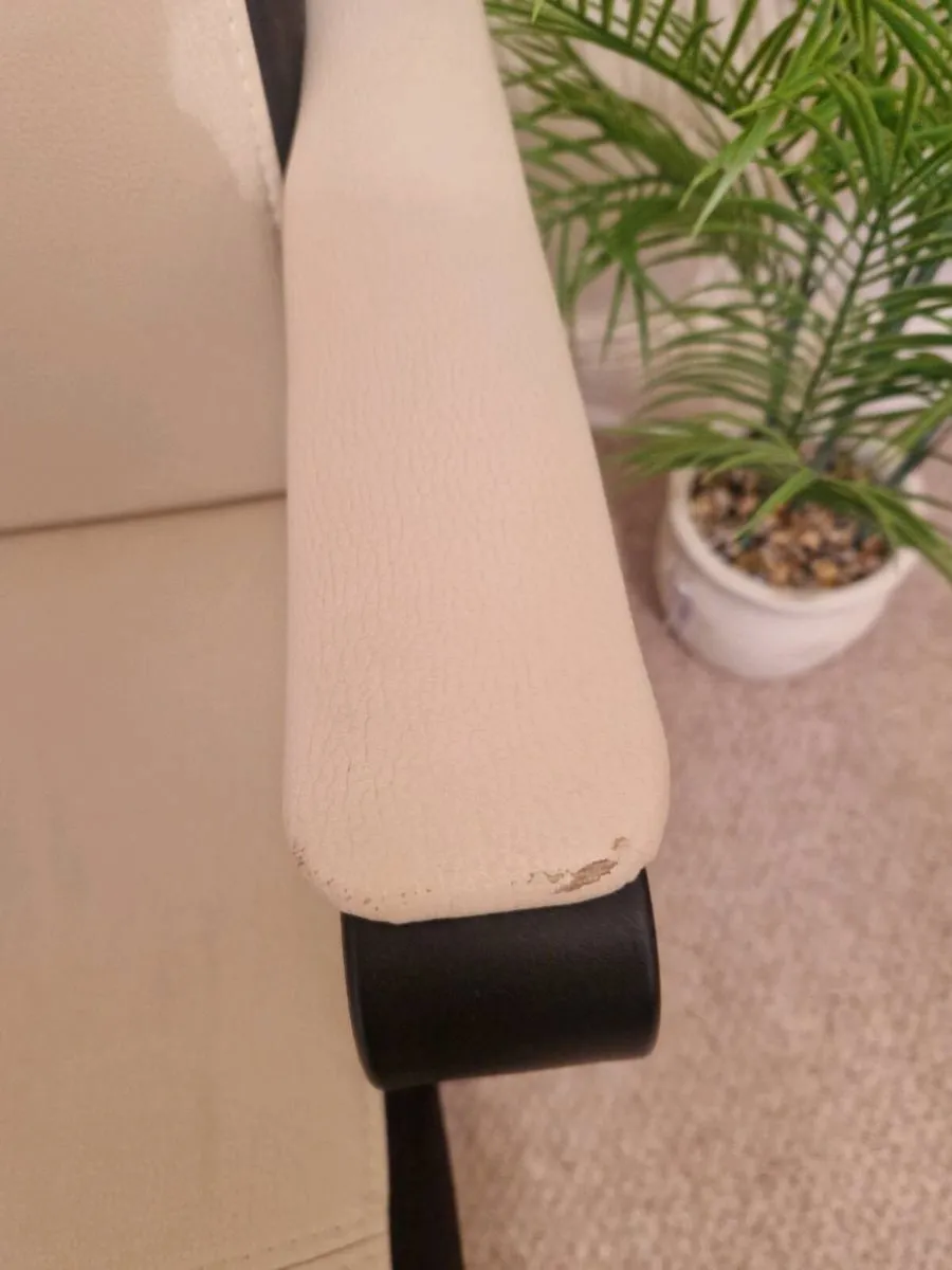 Office chair & table  & mattress - Image 3