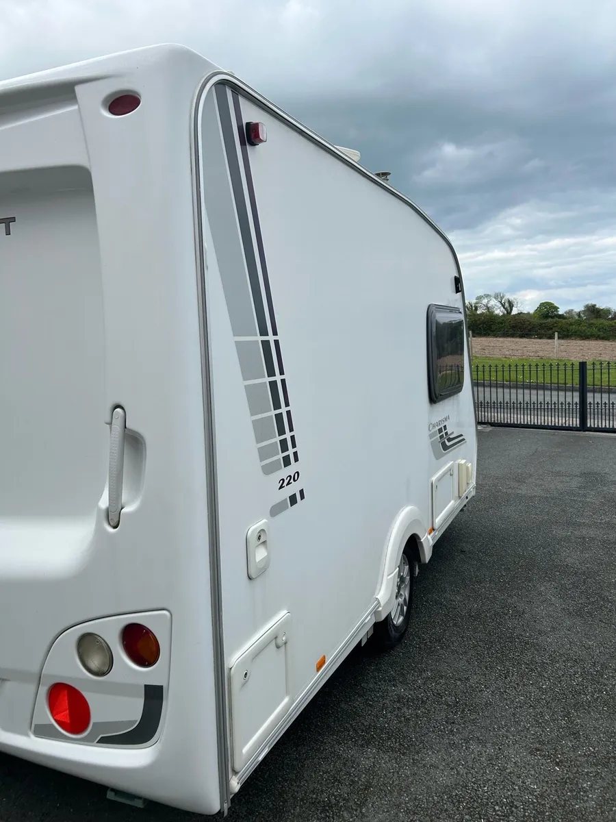 2009 Swift Charisma 220 2 Berth Caravan - Image 3