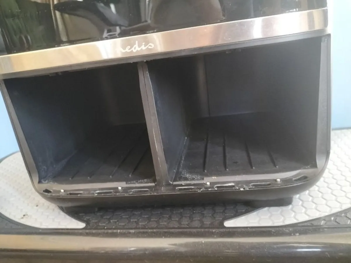 Nedis Dual Zone Air Fryer 7.6L  Very Good Condition - Image 2