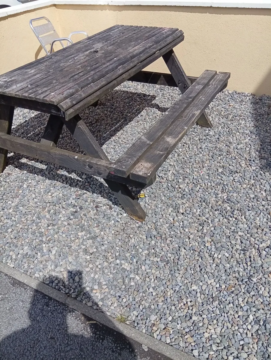 Picnic bench