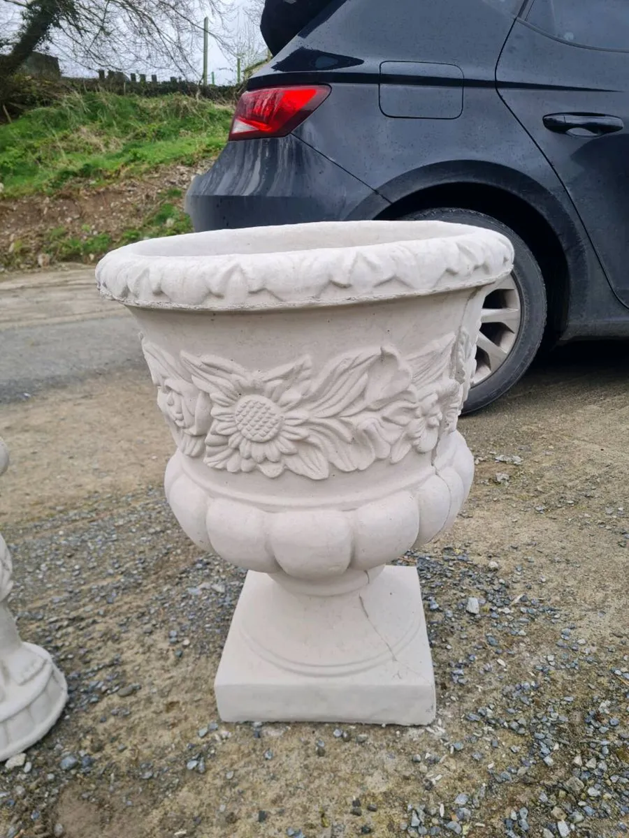 Concrete flower pots - Image 1