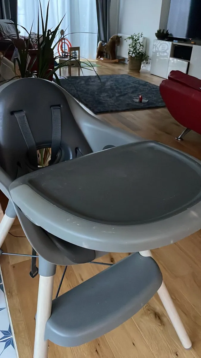 High chair - Image 1