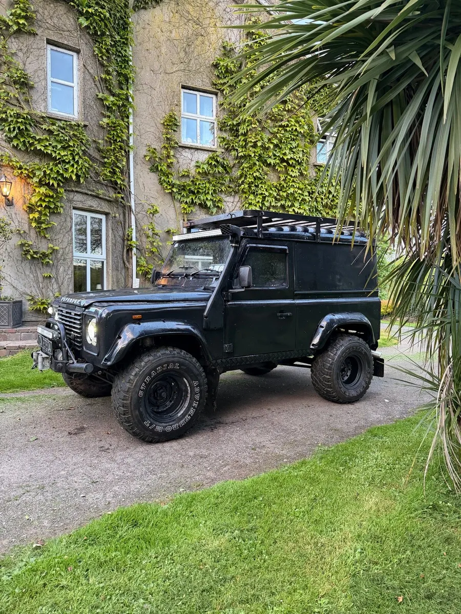 Land Rover Defender - Image 2