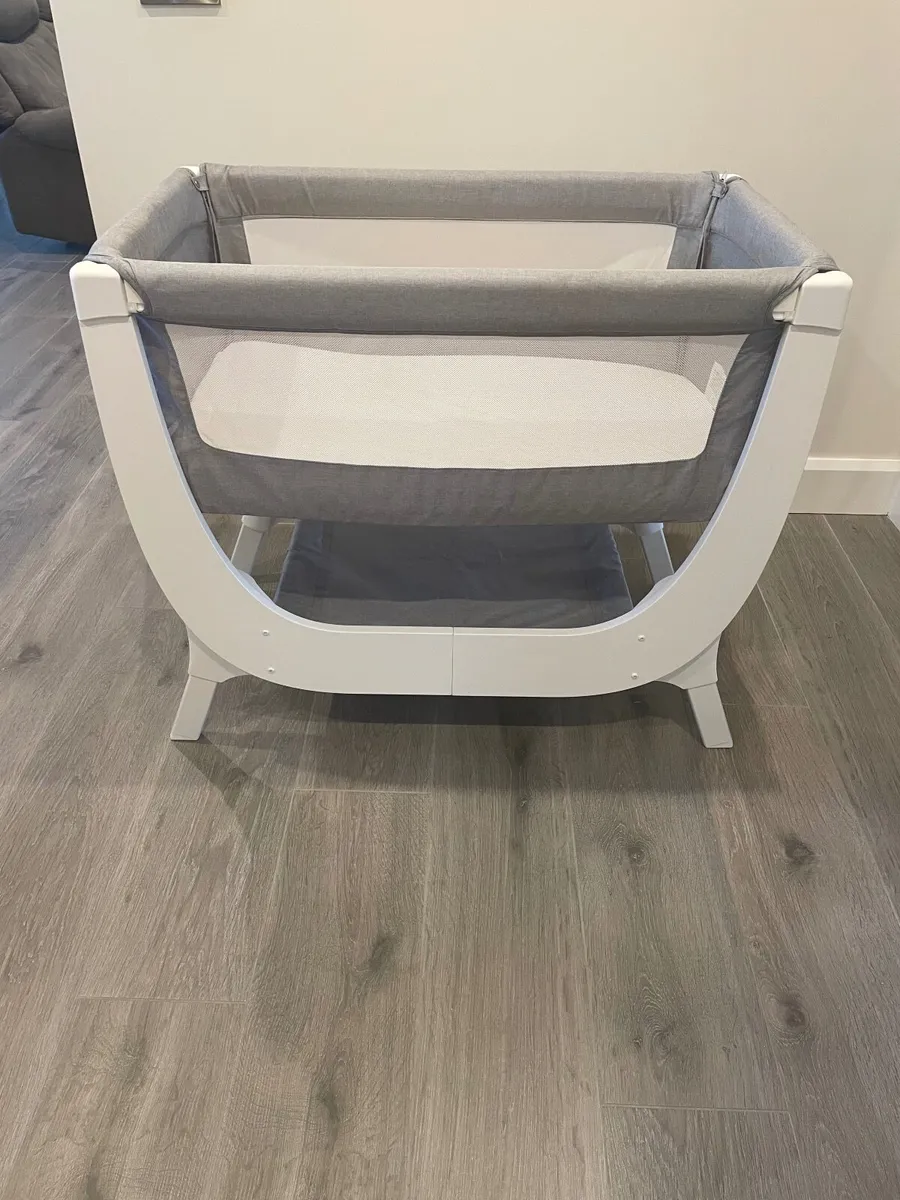 Shnuggle Air Bedside Crib - Image 1