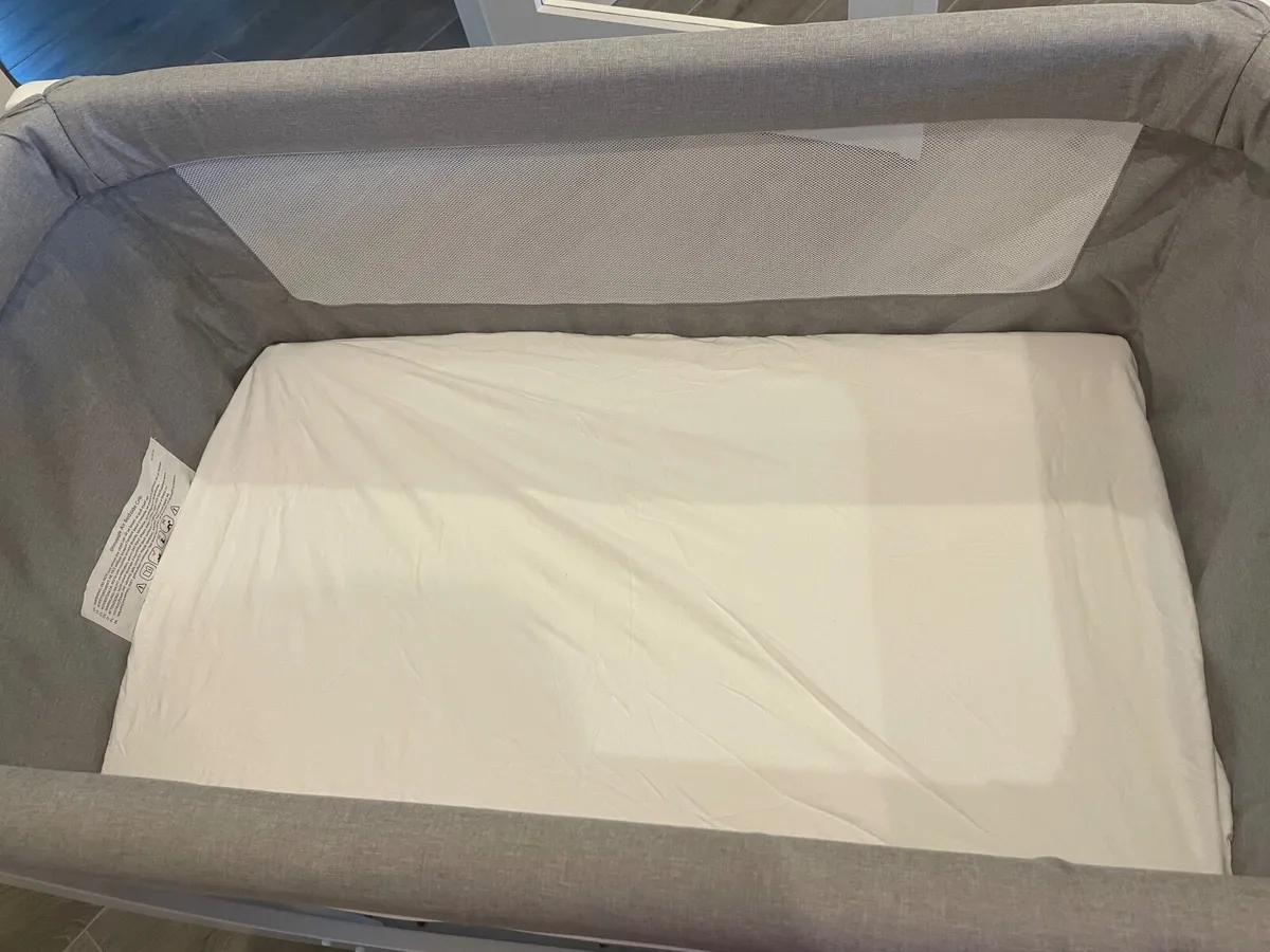 Shnuggle Air Bedside Crib - Image 4