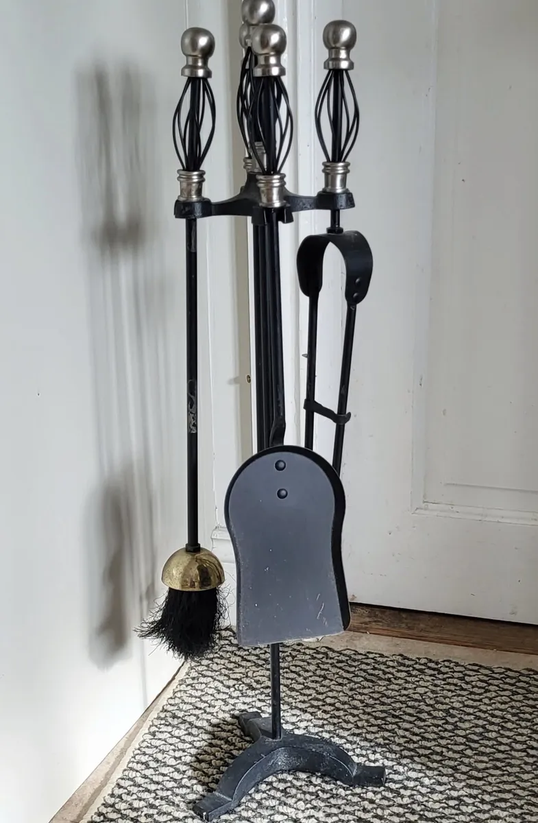 Fireplace tool set