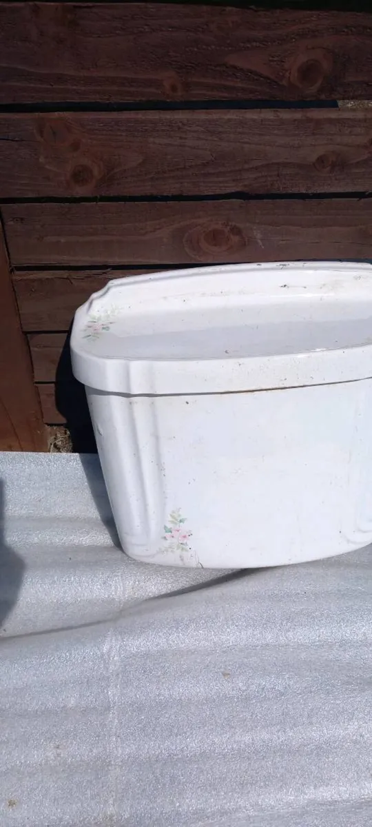 Toilet suite - Image 2