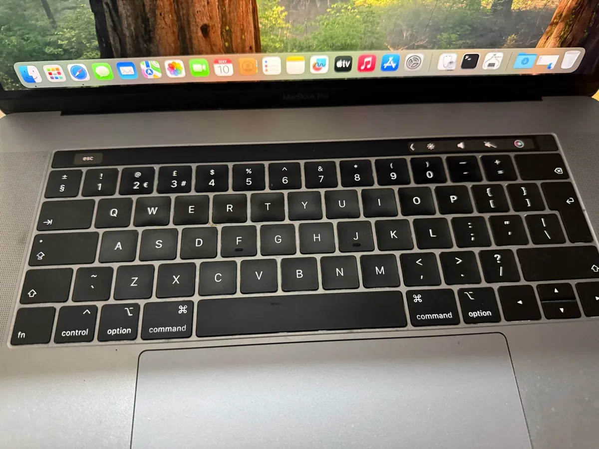 Mac book pro 15 inch - Image 3