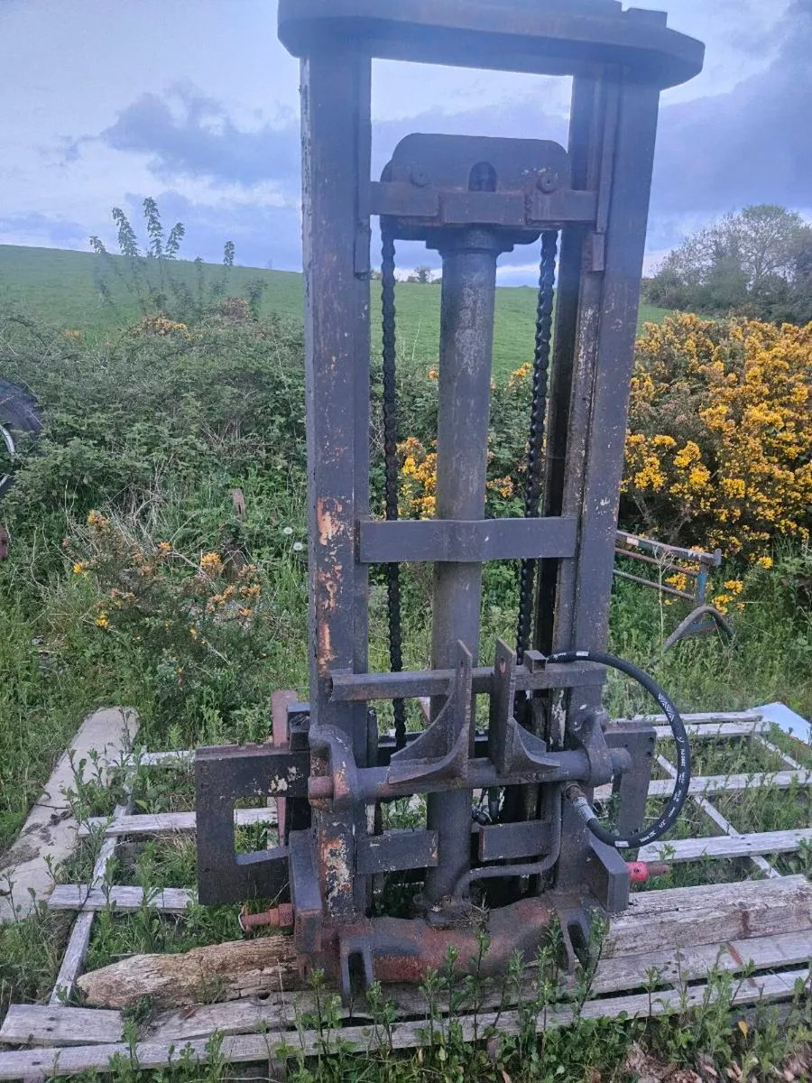 Tractor forklift - Image 2
