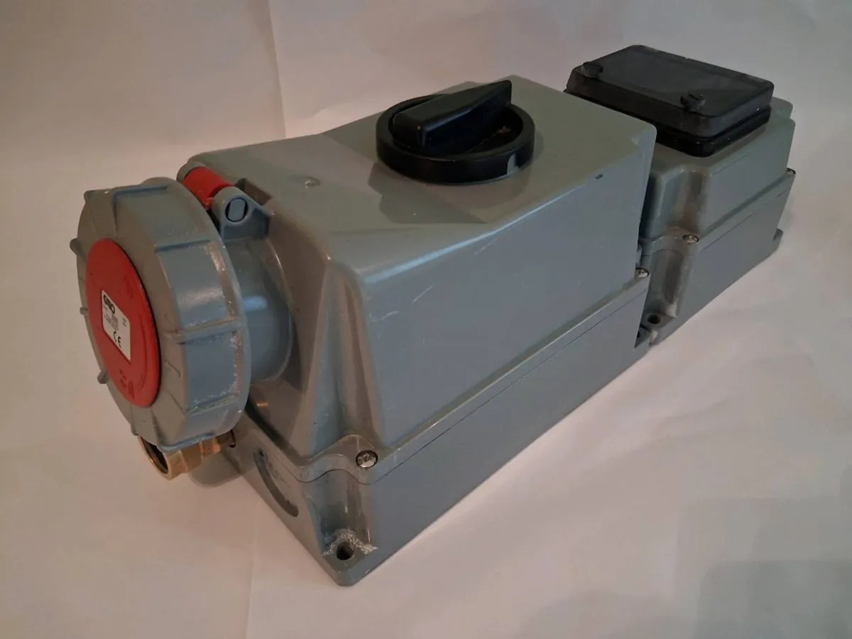 Postage - Garo 63A 380-415V 3P+N+E - IP66 + IP67 S - Image 3