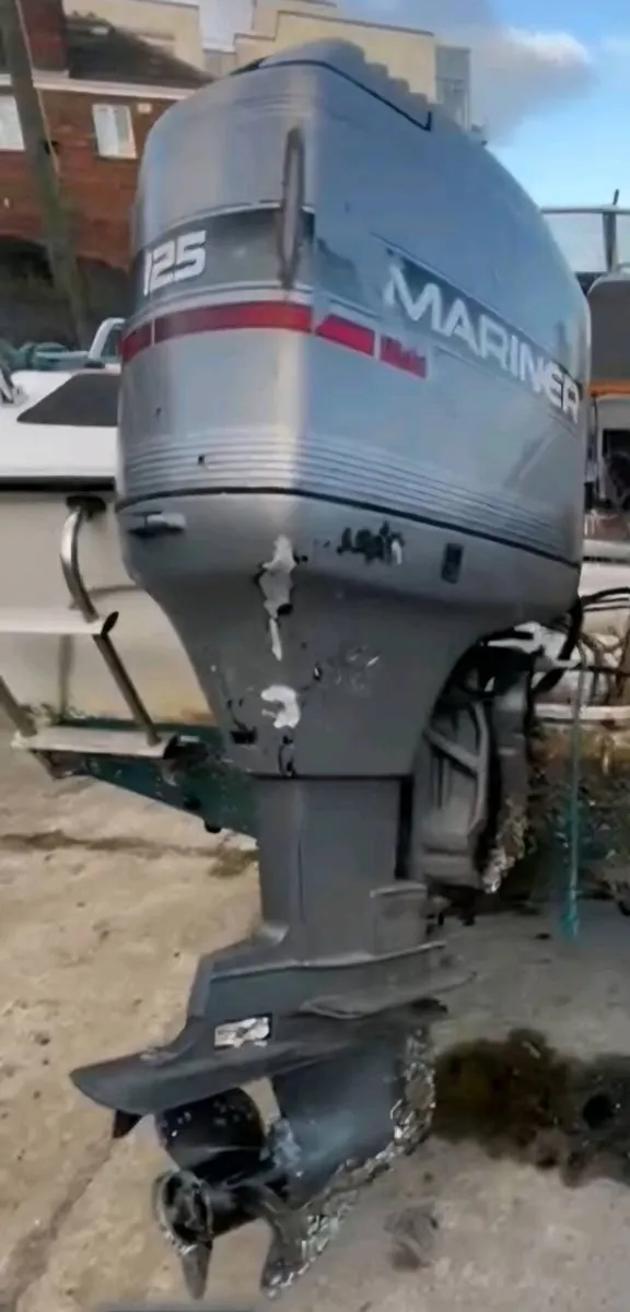 Mariner 125hp 2-Stroke Outboard 4 Parts or repair - Image 1