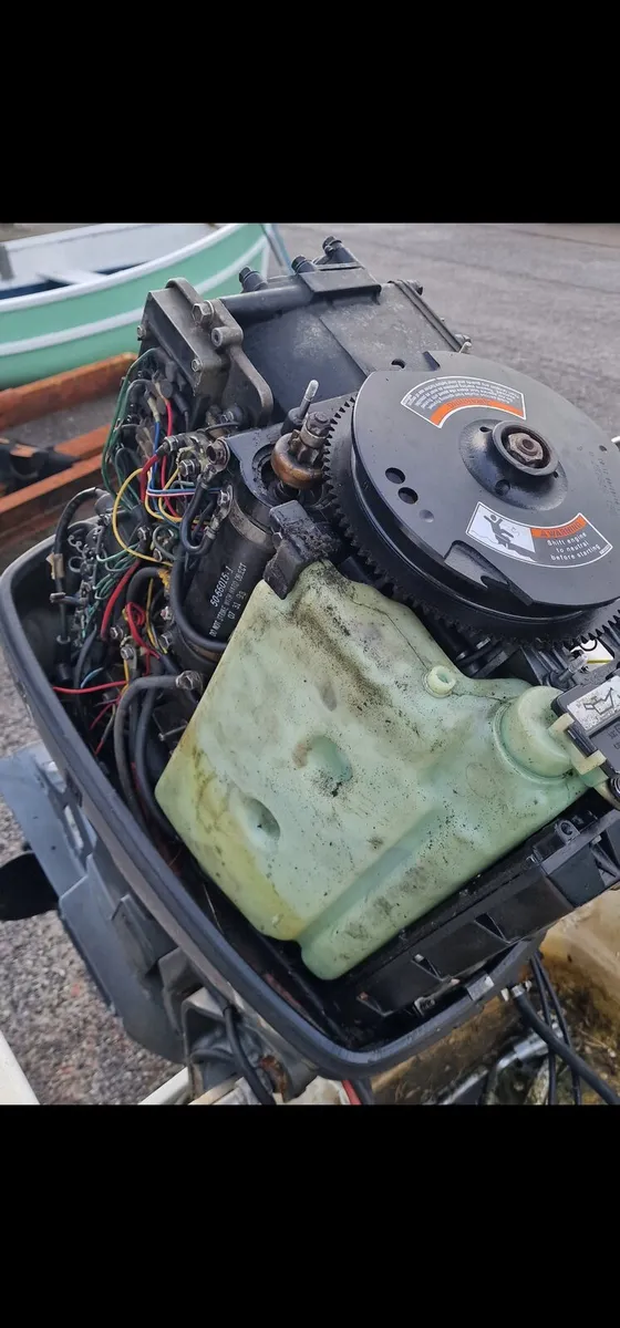 Mariner 125hp 2-Stroke Outboard 4 Parts or repair - Image 4