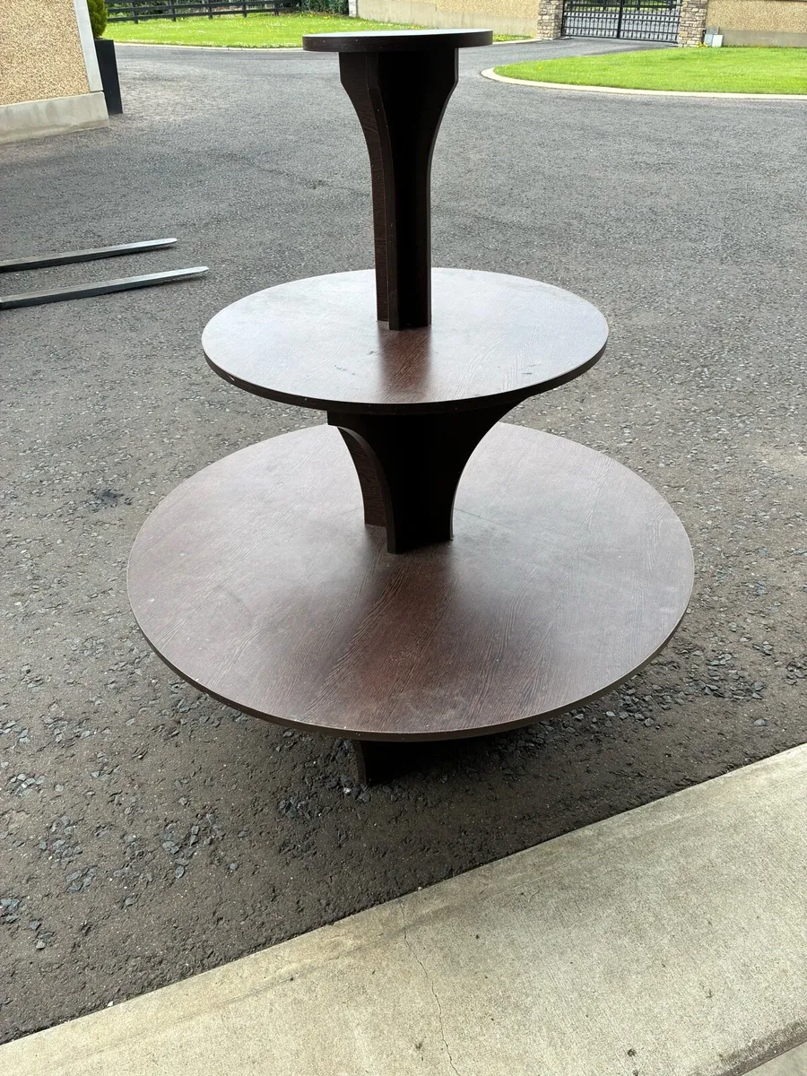 Shop displays - Image 1
