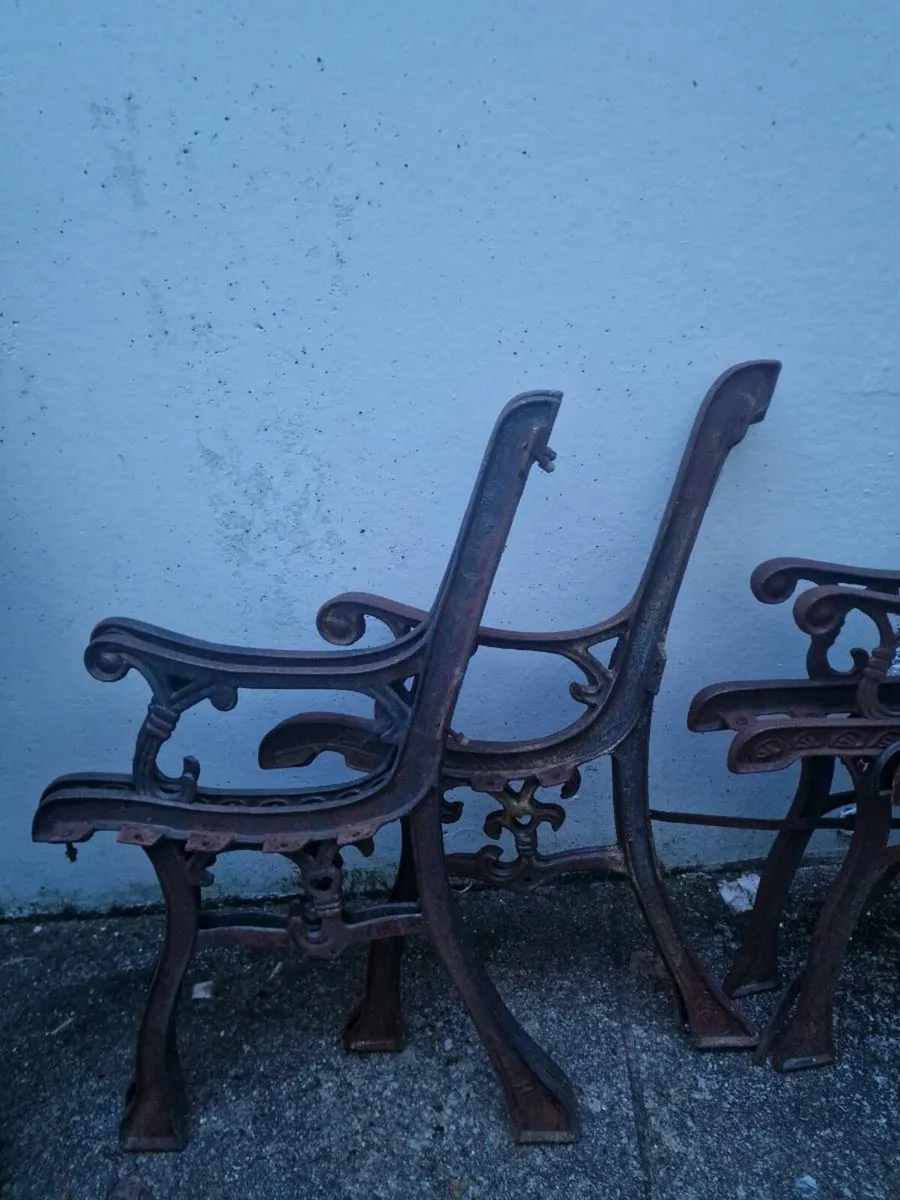 cast iron benches x4 - Image 1