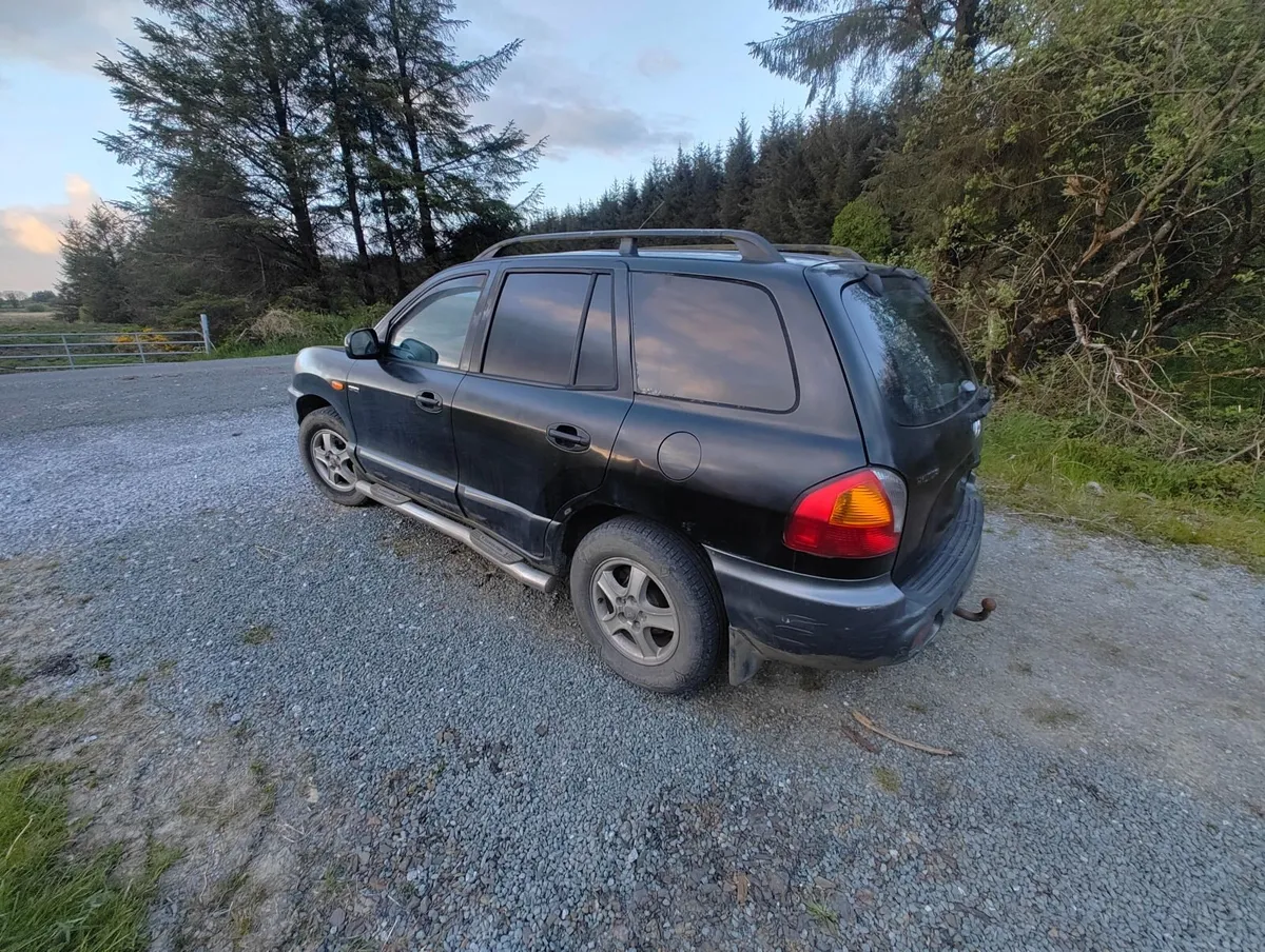 Hyundai Santa Fe 2002 - Image 2
