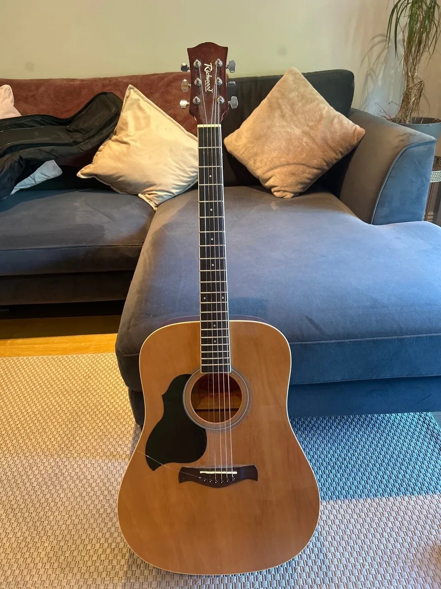 Left handed acoustic guitar - Image 1