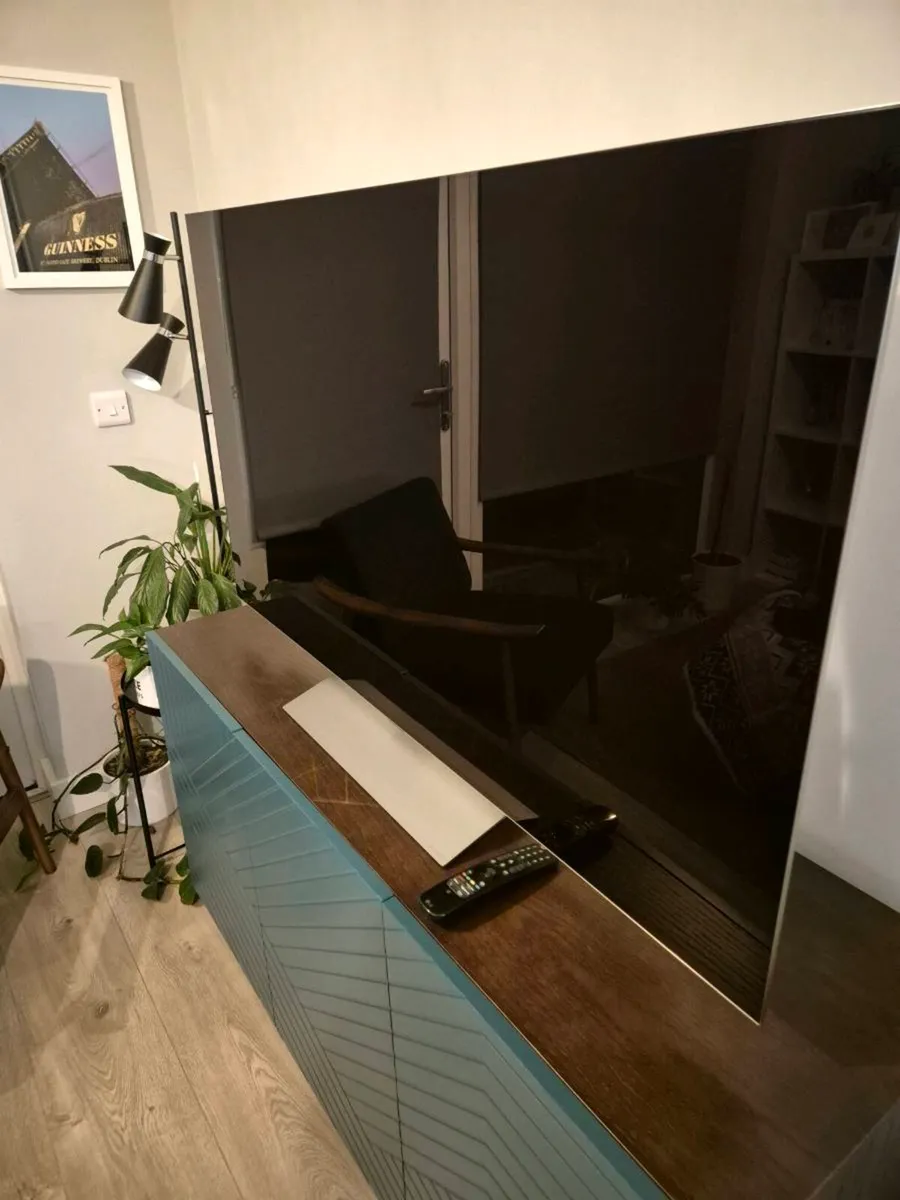 LG Oled 55 Inch C2 - Image 1