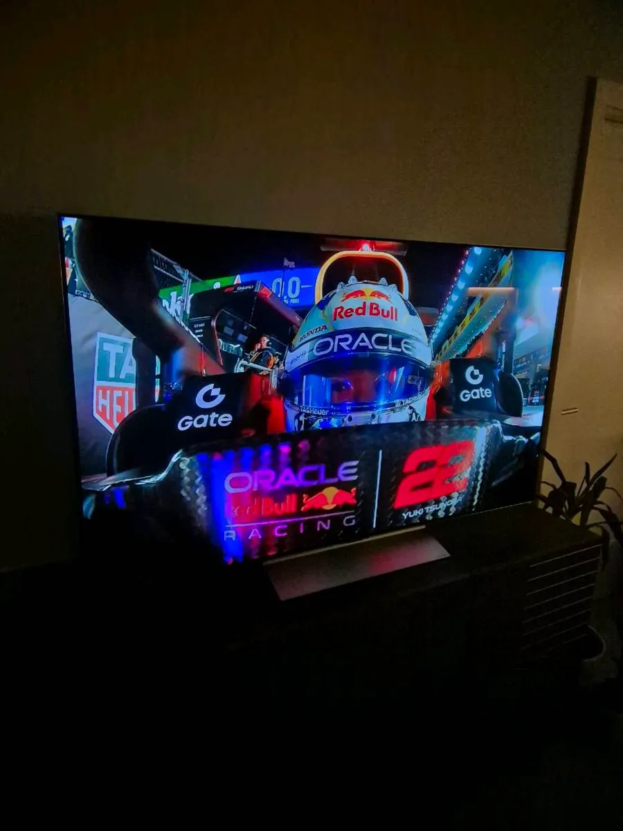 LG Oled 55 Inch C2 - Image 2