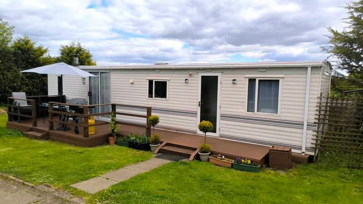 Mobile home 39x12ft  Full winter pack - Image 1