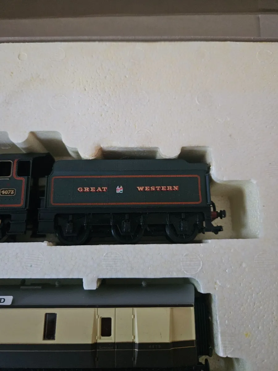 Hornby Airfix OO Gauge Cornish Express Train - Image 2