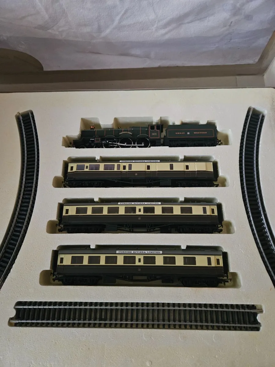 Hornby Airfix OO Gauge Cornish Express Train - Image 4