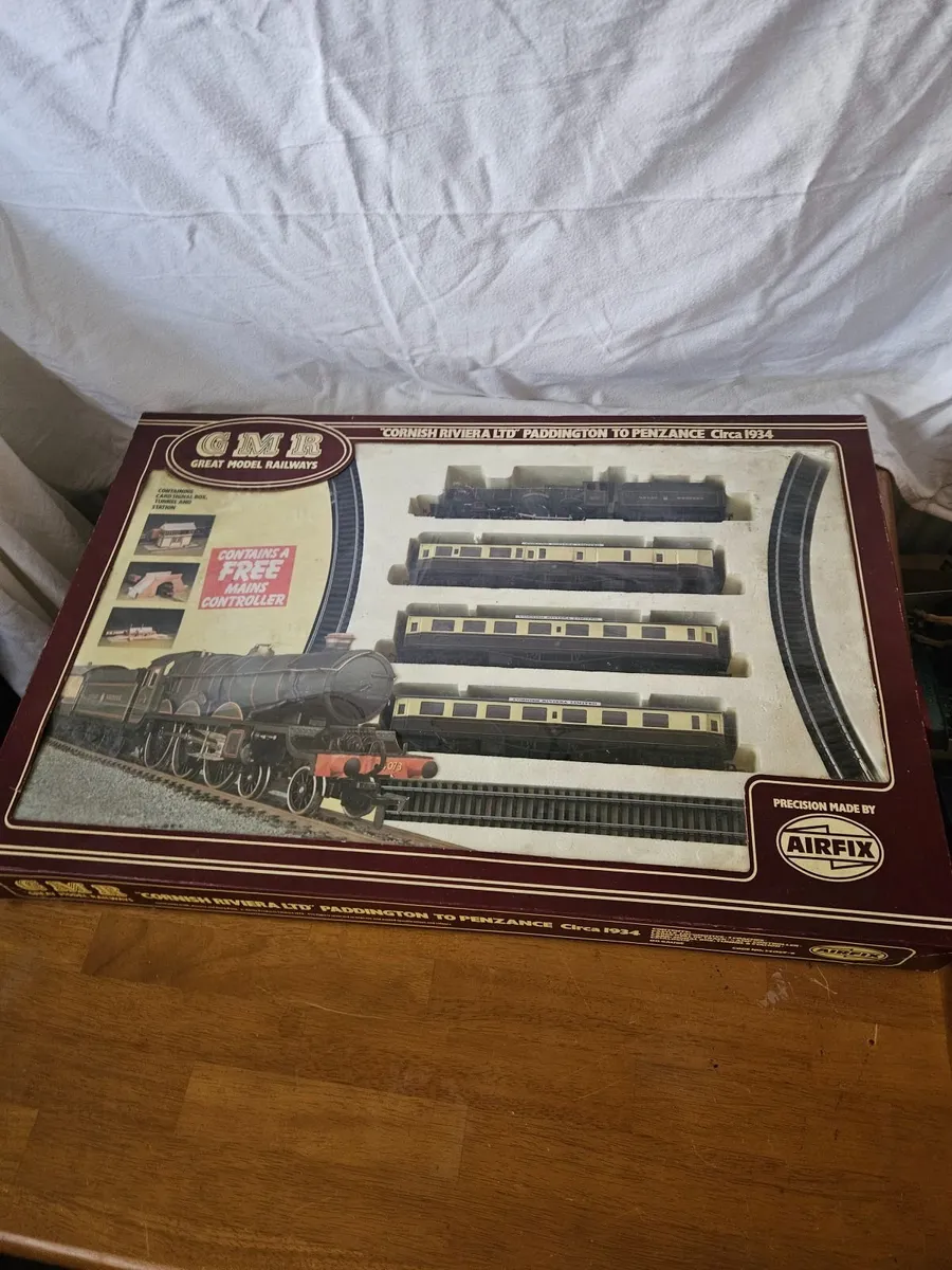 Hornby Airfix OO Gauge Cornish Express Train - Image 1