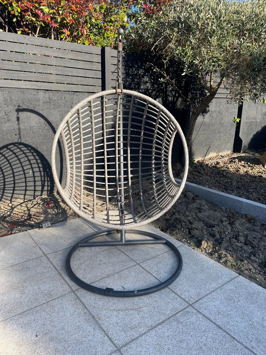 Two basket chairs - Image 1