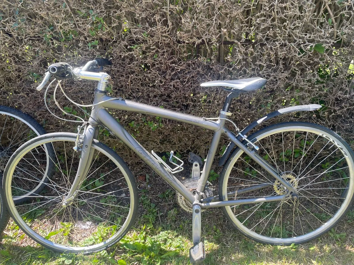 Bikes and bike rack for car - Image 3