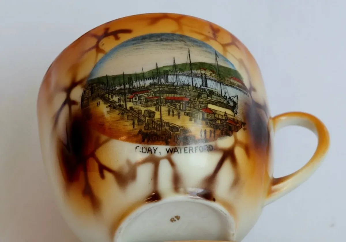 Antique decorative  souvenir shaving  cup. - Image 3