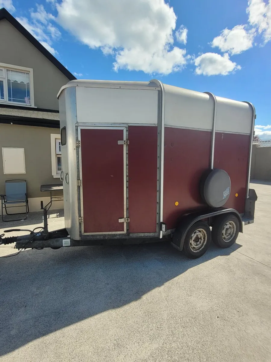 Ifor Williams 505 horse box full divider - Image 1