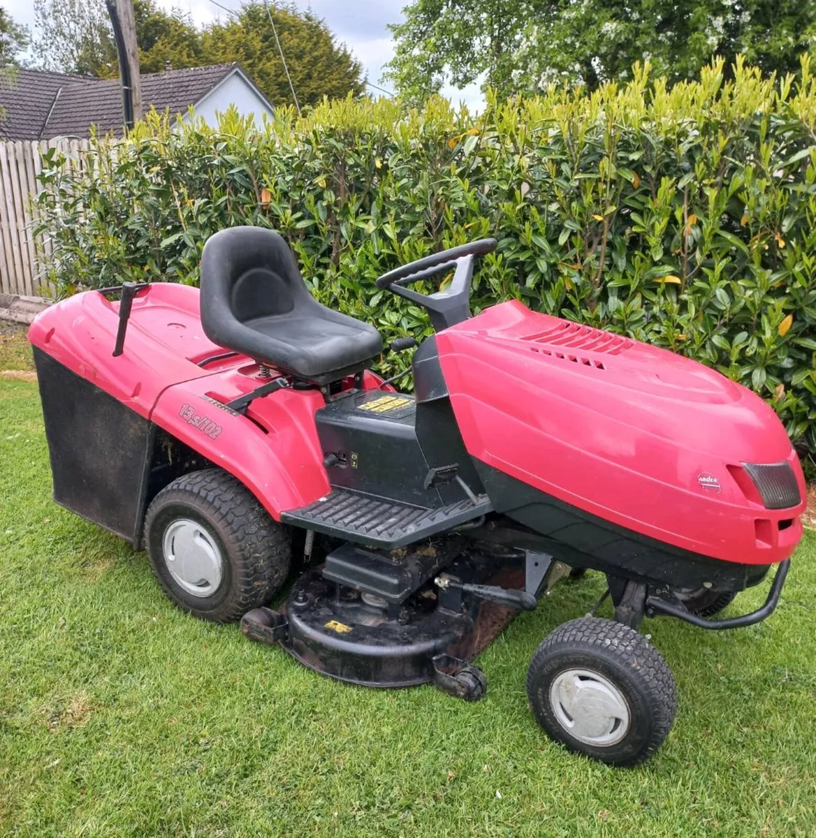 Castlegarden ride-on lawnmower - Image 1
