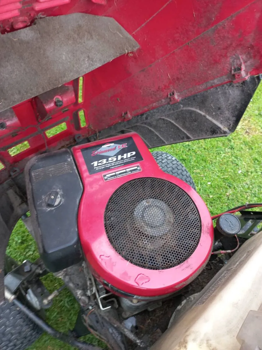 Castlegarden ride-on lawnmower - Image 4