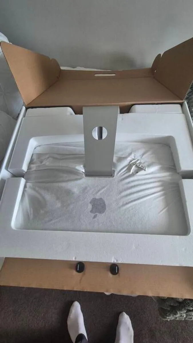 Apple iMac 27 inch 5K and MacBook Pro 13 inch Bundle 650 euro - Image 1