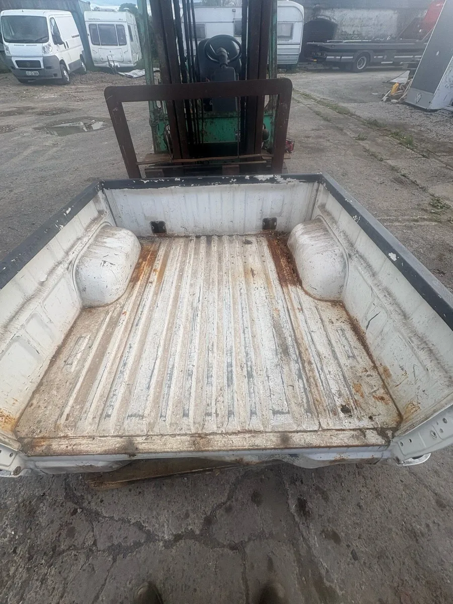 Toyota hilux tub - Image 3