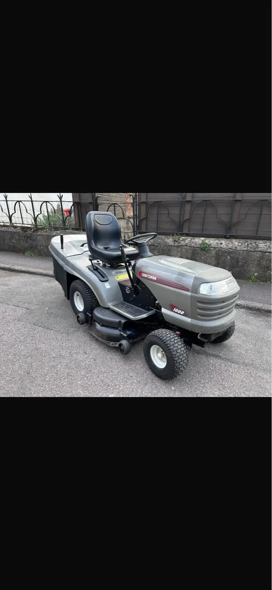 Ride on lawnmower - Image 1