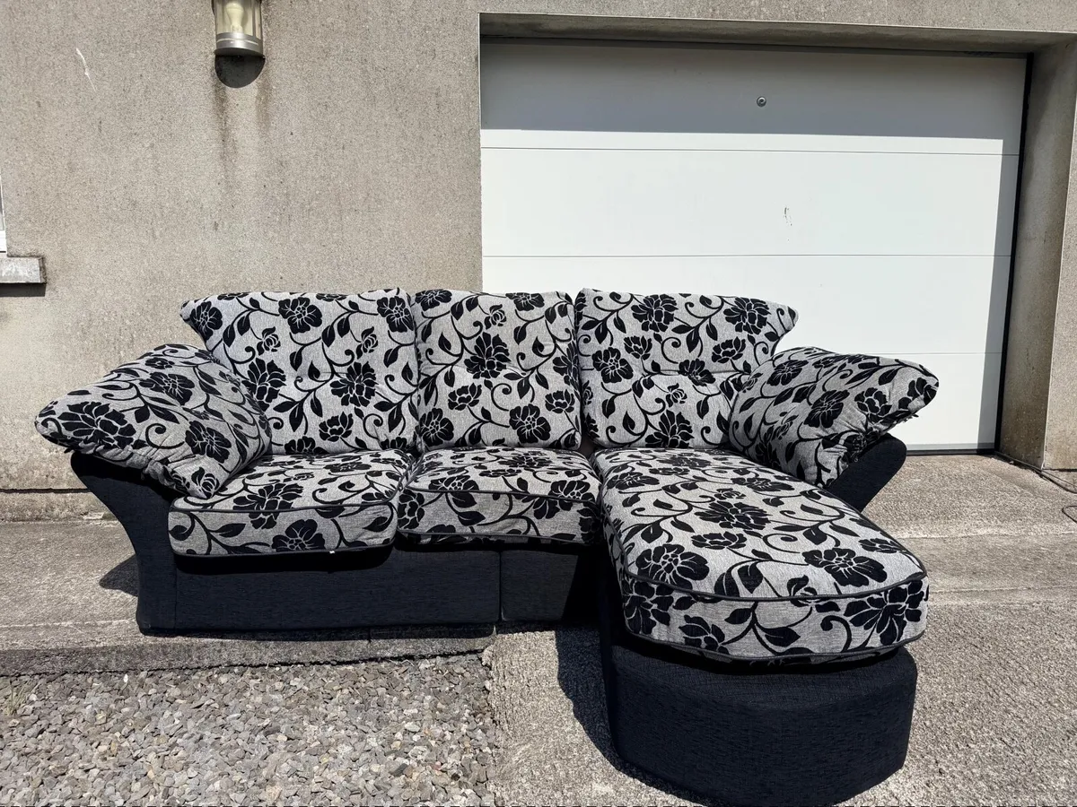 Corner sofa - Image 1